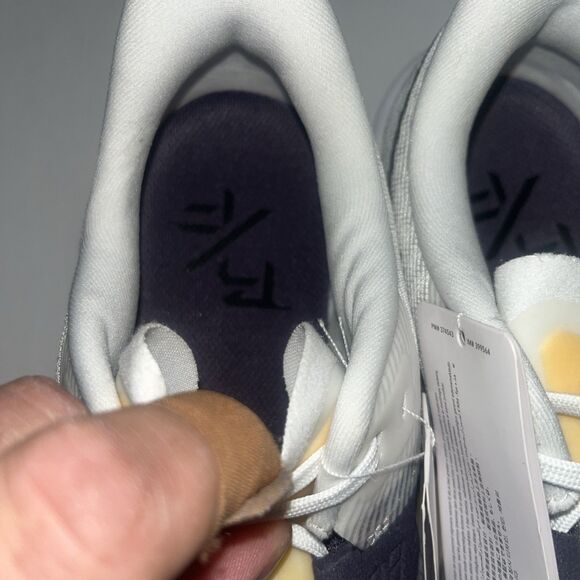Size 10 - Nike Air Zoom Rival Fly 4 White Viotech Salesman Sample Pair main image 12